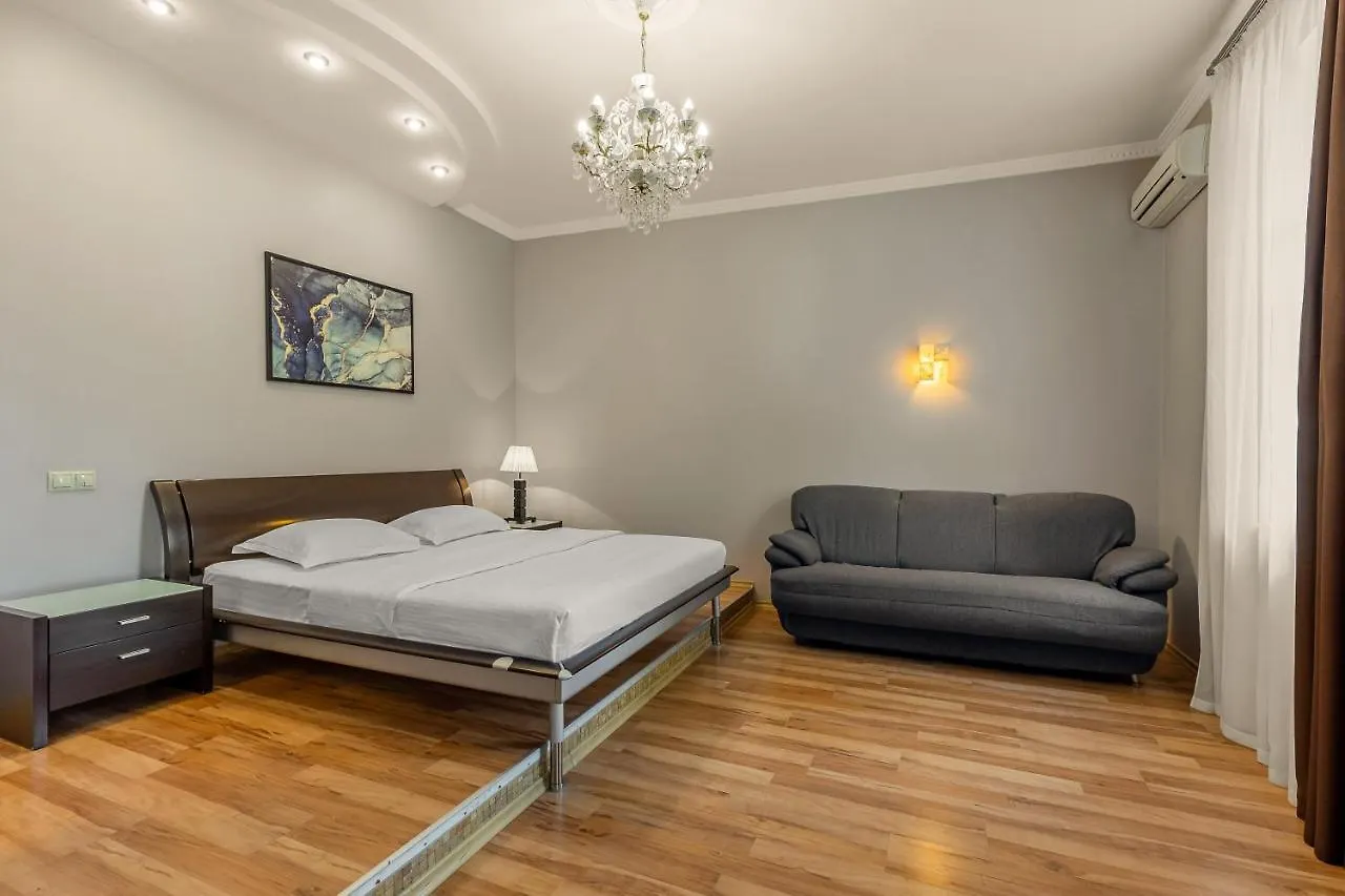 Kievinn 3*, Kyiv